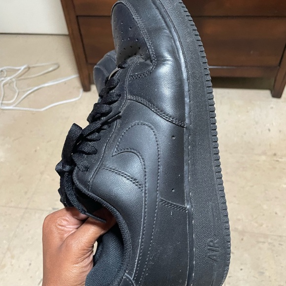 Nike Men's Black Sneakers - Picture 2 of 7